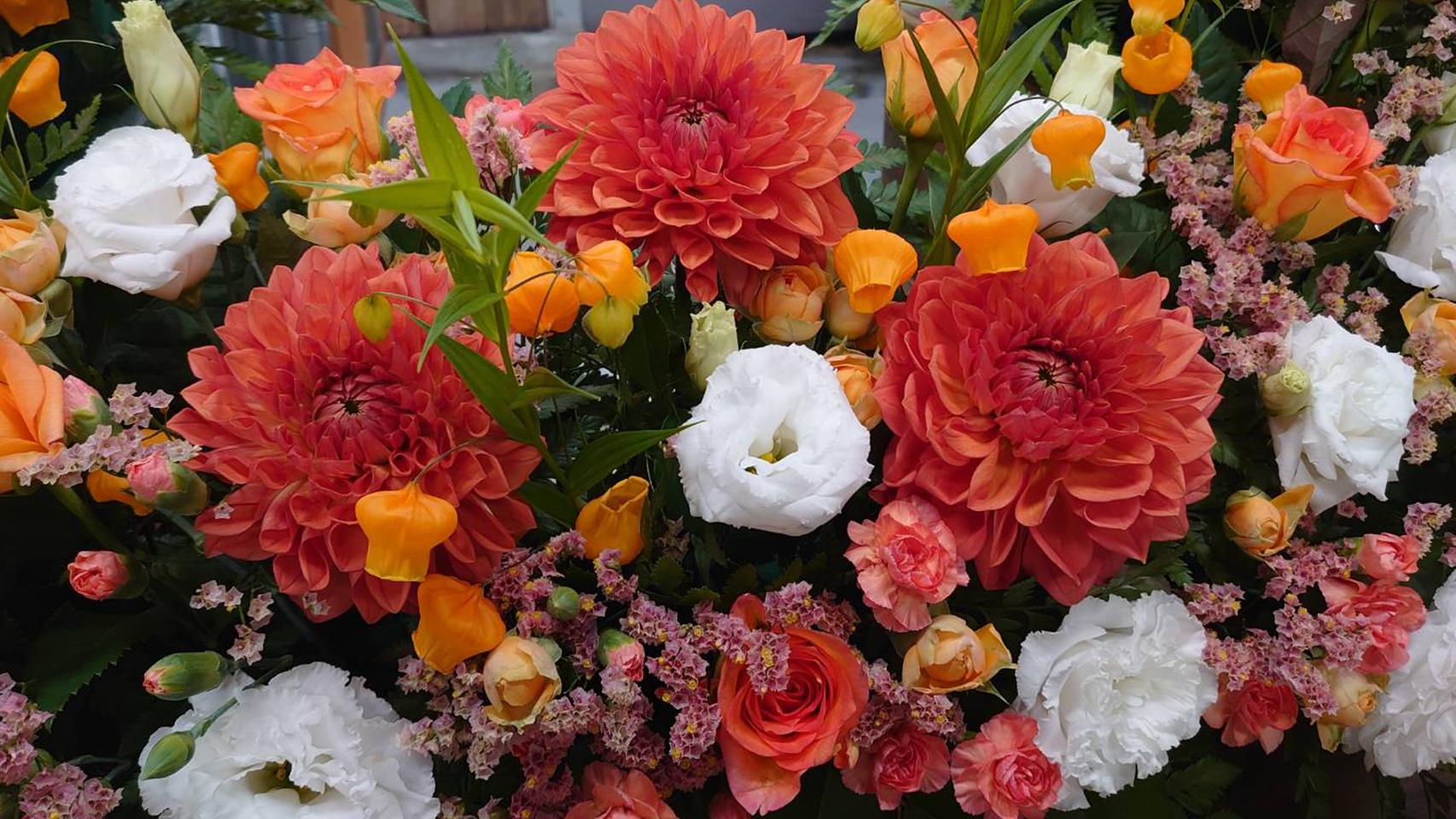 鮮やかなオレンジ花